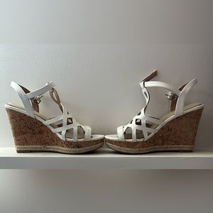 Eva & Zoe white wedges
